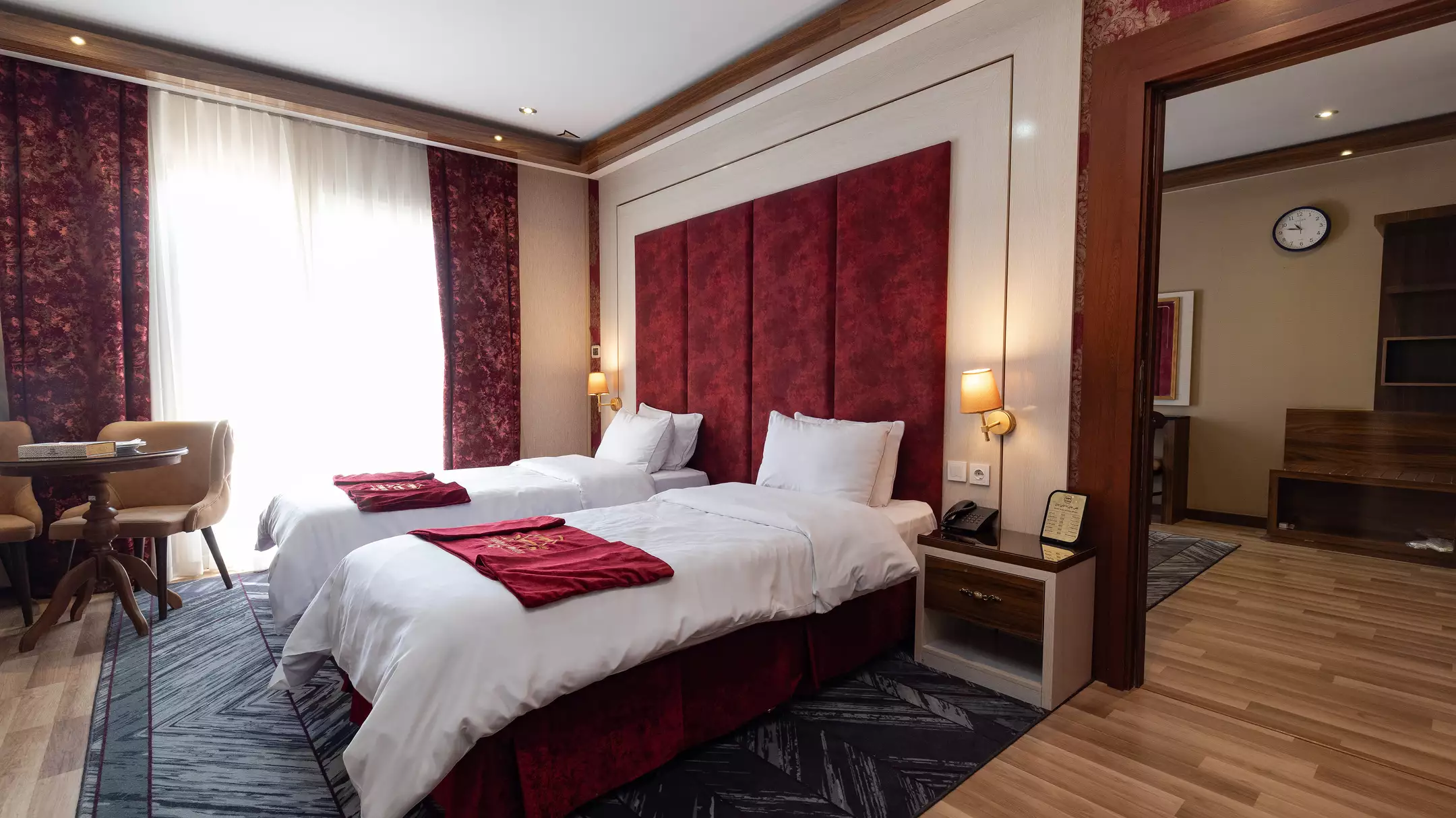 Alibaba https://cdn.alibaba.ir/ostorage/hotel-accommodation-images/67063a8c906add960f28e940_26f05f52-4627-4464-b603-a7b48be213a0_هتل تبرک - اتاق چهارتخته کانکت (1).webp